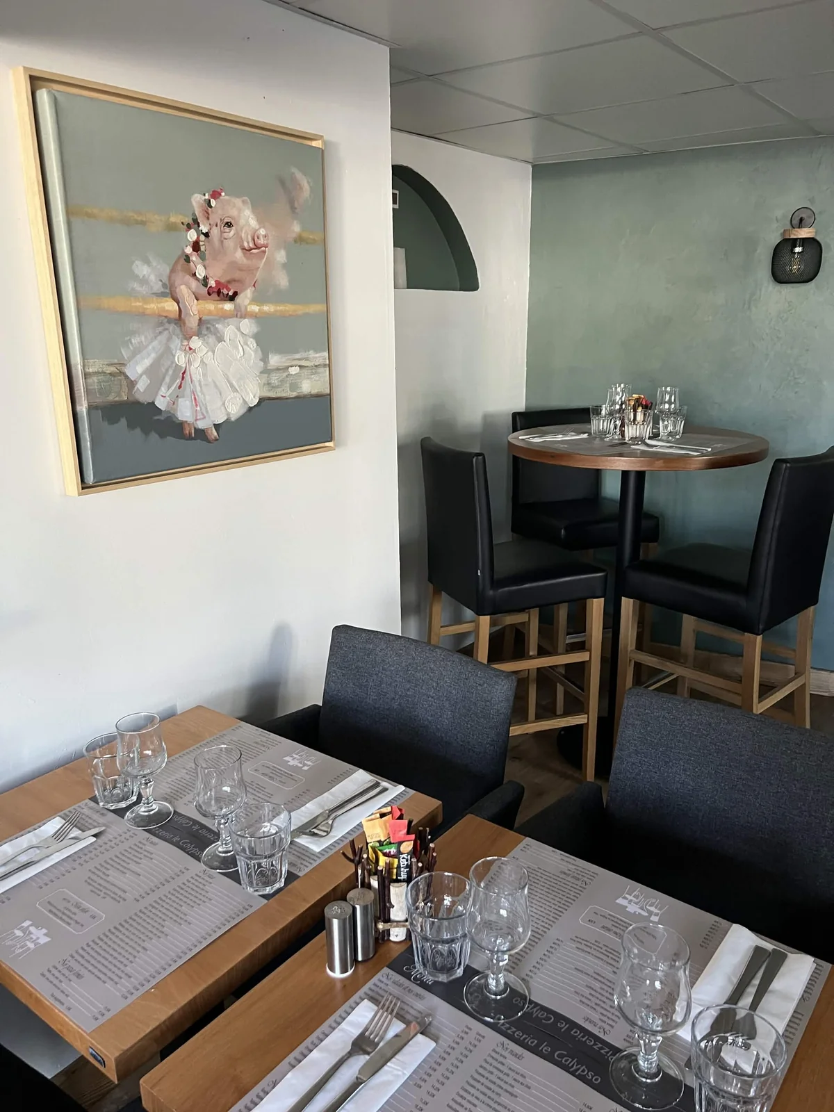 Salle et décoration du restaurant Le Calypso