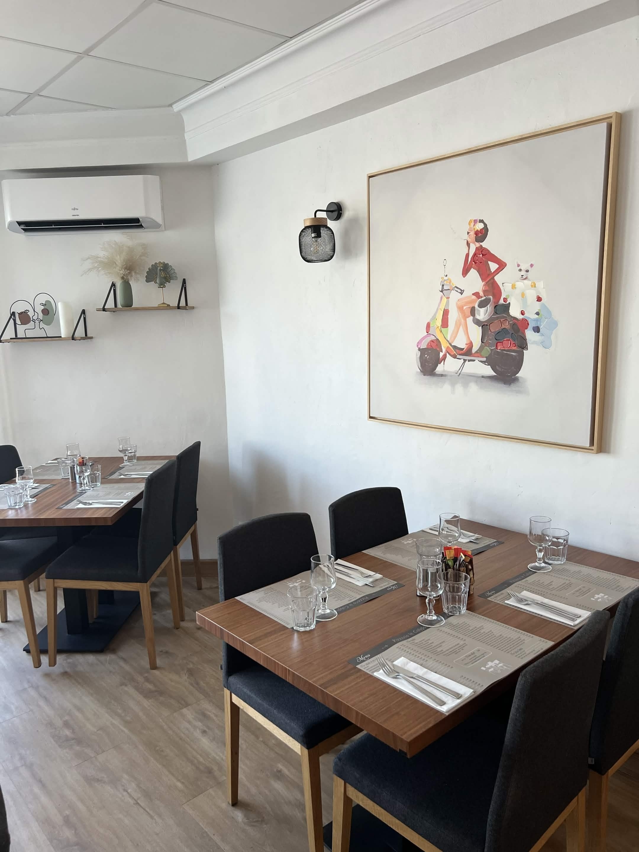 L'ambiance chaleureuse du restaurant Le Calypso